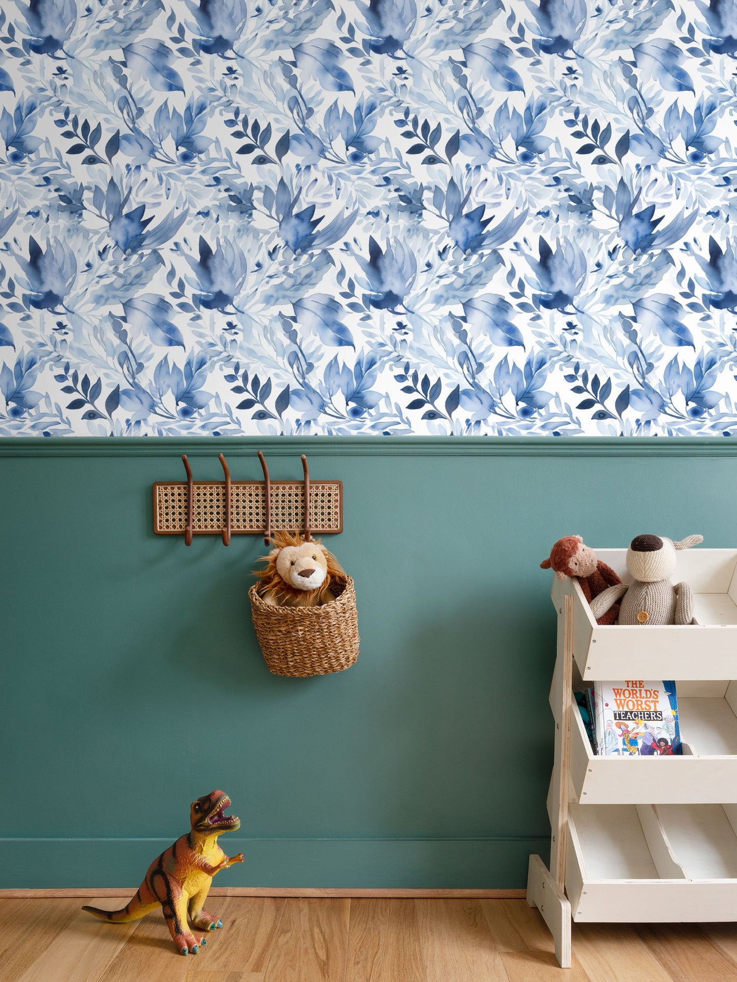 China Blue Foliage Repeat Pattern Wallpaper